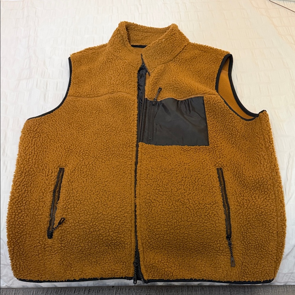 Goodthreads Men's Tan Fleece Vest with Black Accents